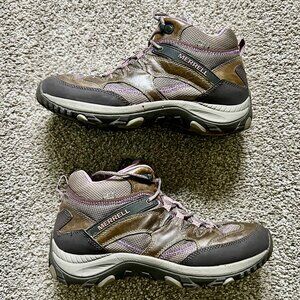 MERRELL HIKING BOOTS -- Size11